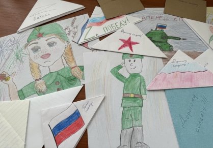 Дети сотрудников следственного управления СК России по Ульяновской области отправили письма бойцам в зону СВО